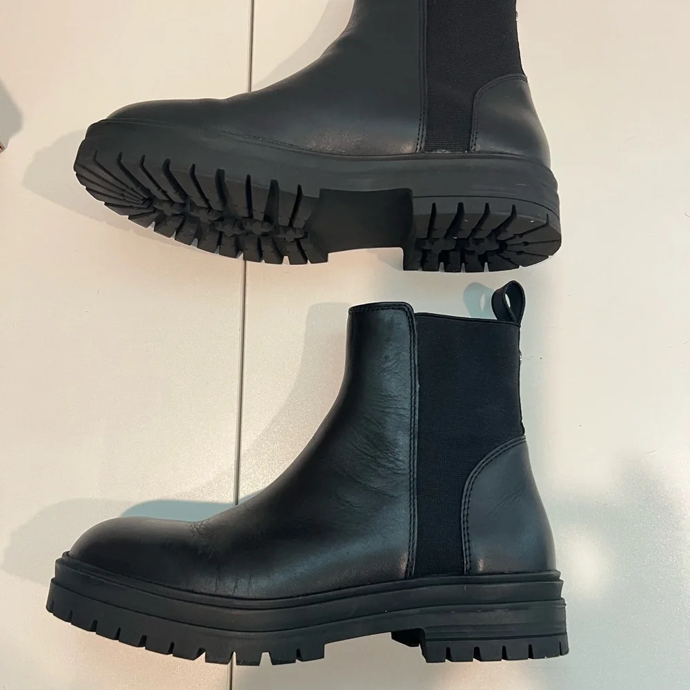 New, Steve Madden Women's Black HANDOUT Elastic Gore Chelsea Boots Size 9 - Picture 9 of 14